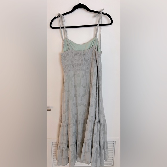 Lulus Sweet Sentiments Sage Green Jacquard Tiered Midi Dress size L - Picture 6 of 9